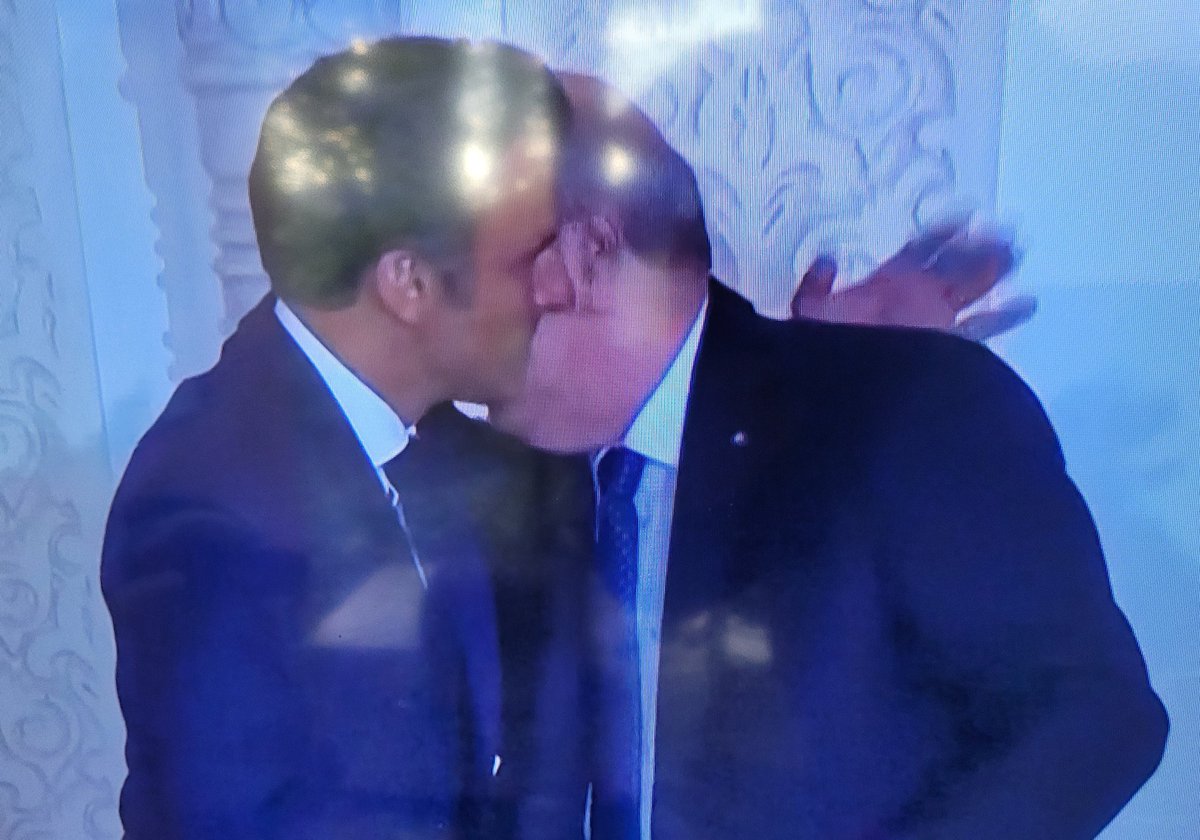 cdv3883's tweet photo. @julienbahloul Après avoir été algerien avec Tebboune, syrien avec Ahmed al-Charaa, le voilà palestinien ! Il mange à tous mes râteliers islamiques .... https://t.co/8deAtLpiZX