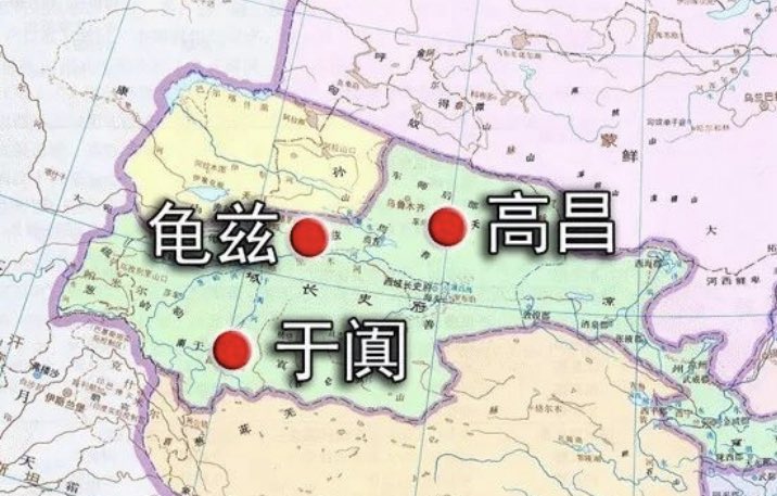 loveworldow's tweet photo. 【南疆和田地区古代文化】以汉字书写自己的神话典籍，国王穿汉服行汉礼，国运长达1000年有余，这就是在新疆南疆的于阗国，也就是今天的和田地区。
不仅该国神话典籍会以汉字以及于阗文书写。国王还主动改姓李，并自称唐之宗属，例如尉迟僧乌波主动改成了汉名李圣天。
图1-2为于阗国神话典籍，图3为国王 https://t.co/zVAePyUKKC