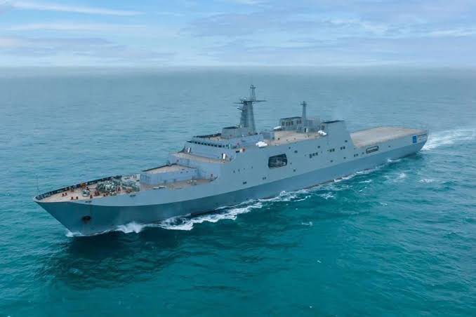sharp2525V's tweet image. タイとカンボジアの海軍力について

タイ海軍は兵力7万、海兵隊2万、空母1隻、コルベット7隻、フリゲート6隻保有しており総艦船数100隻、航空機90機保有している

一方カンボジア軍は2800人しかおらず大型艦艇は0、総艦船数は20隻

長期化すればタイによる海上封鎖が始まるだろう