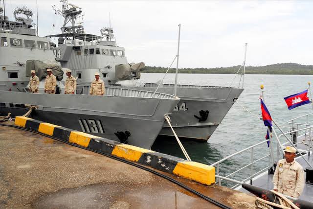 sharp2525V's tweet image. タイとカンボジアの海軍力について

タイ海軍は兵力7万、海兵隊2万、空母1隻、コルベット7隻、フリゲート6隻保有しており総艦船数100隻、航空機90機保有している

一方カンボジア軍は2800人しかおらず大型艦艇は0、総艦船数は20隻

長期化すればタイによる海上封鎖が始まるだろう