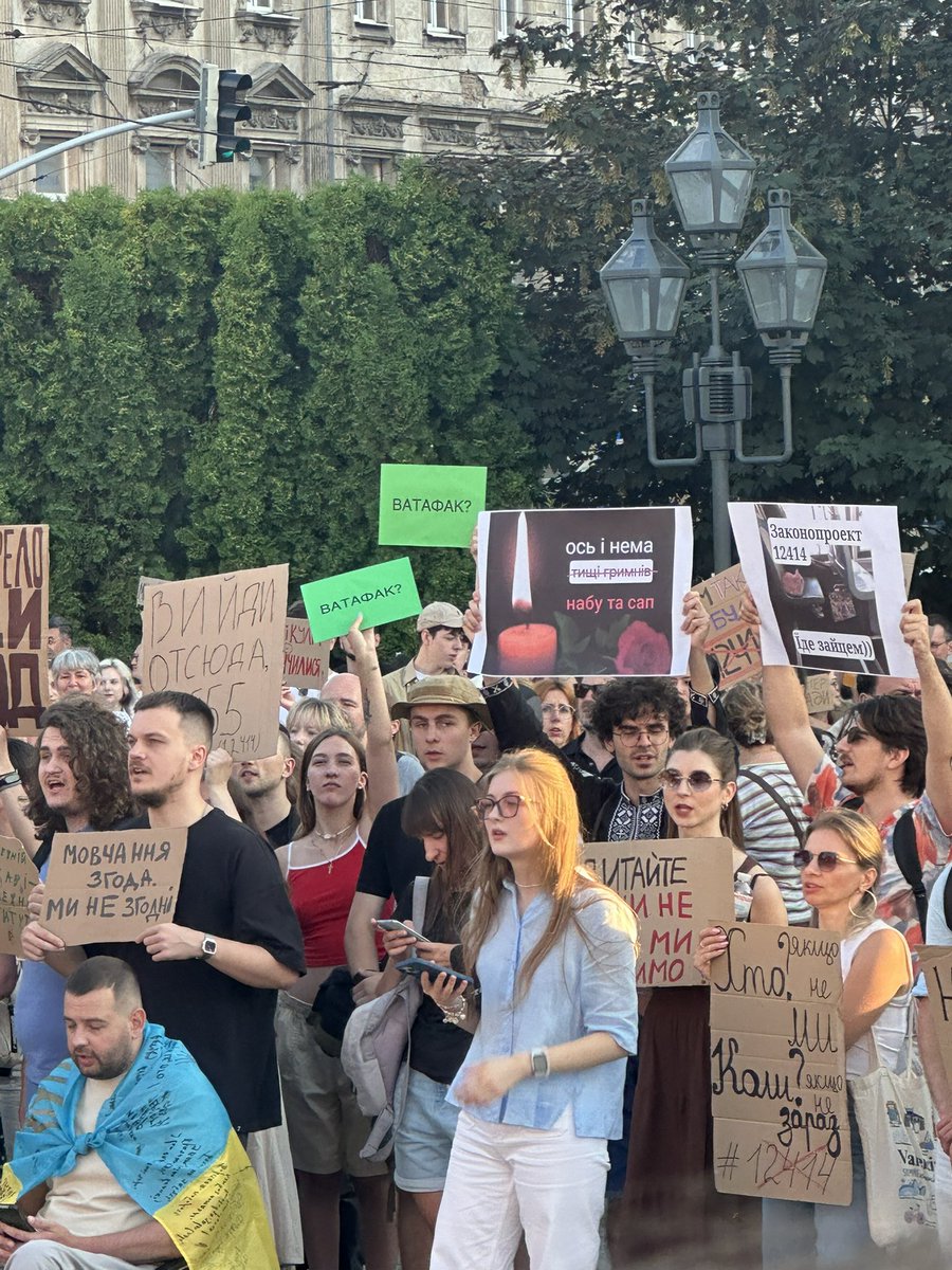 pudd1n__'s tweet photo. brat summer по-українськи https://t.co/07SRjcOd9Y