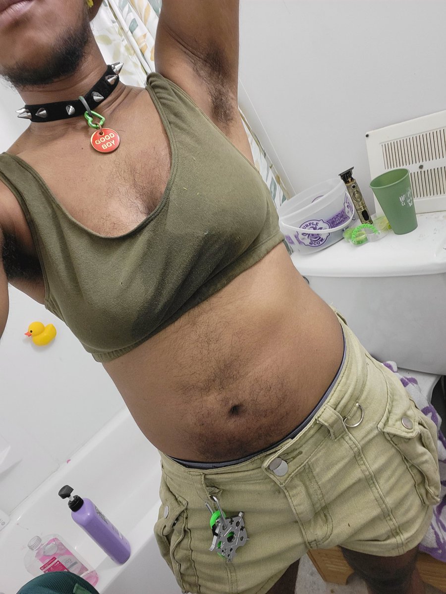 applefocks's tweet image. It's hot out 🥵🥵🔥