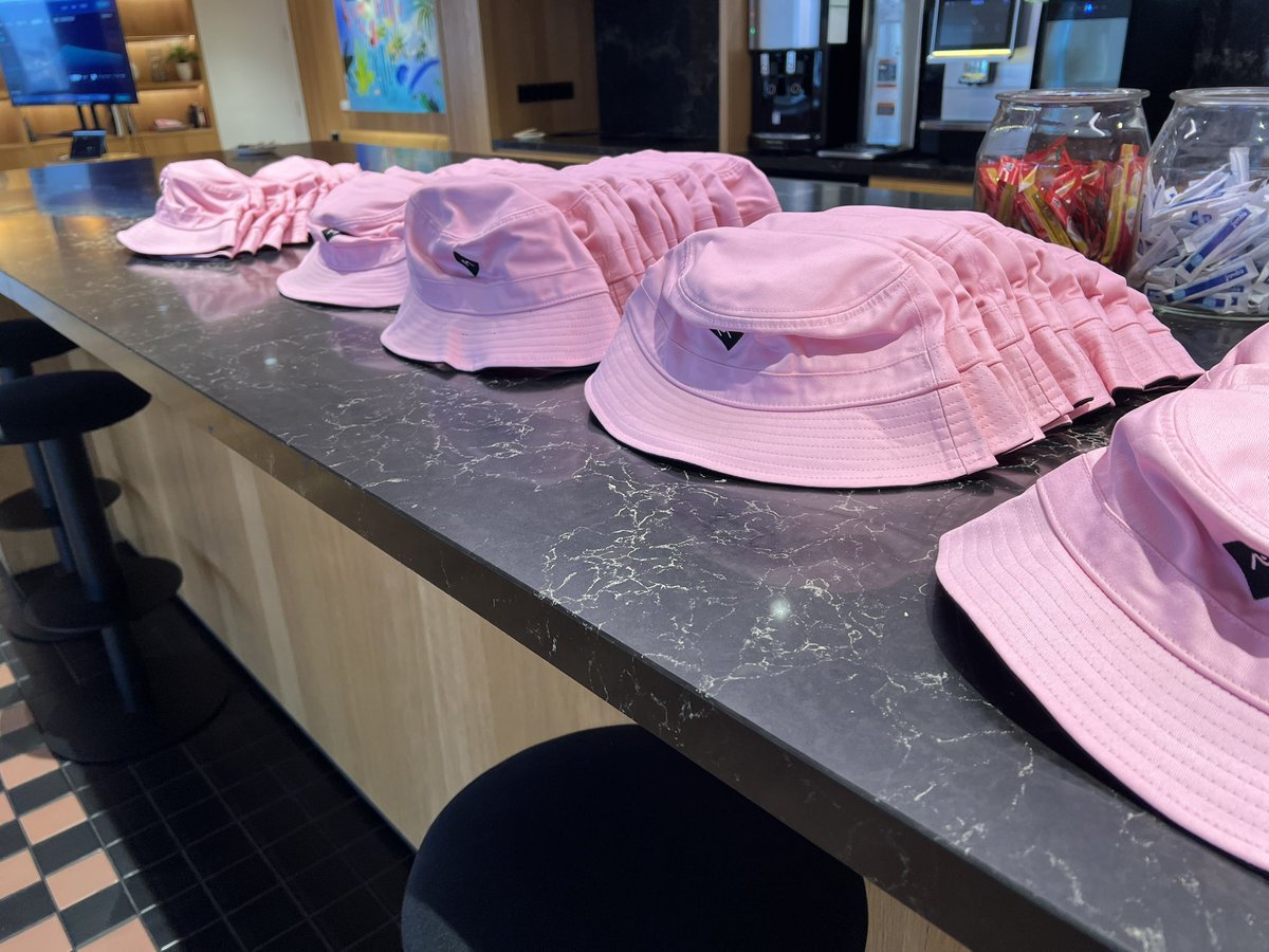 MANTRA_Intern's tweet image. Who wants one of these gorgeous MANTRA bucket hats? Perfect to wear to keep the sun out of your eyes while farming $OM 👨🌾