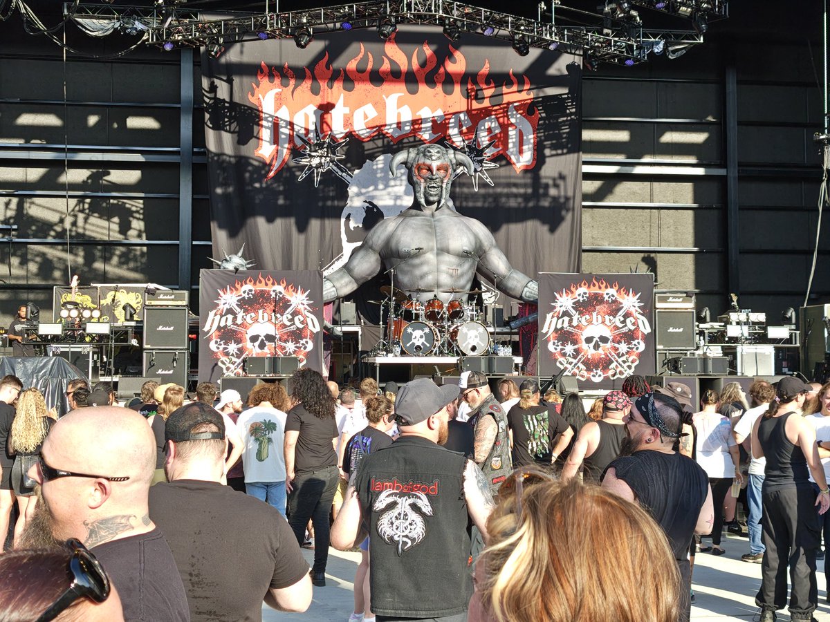 MetalXMeta's tweet image. Aqua came through on some tickets DAYUM front row!! HORNS UP MFERS