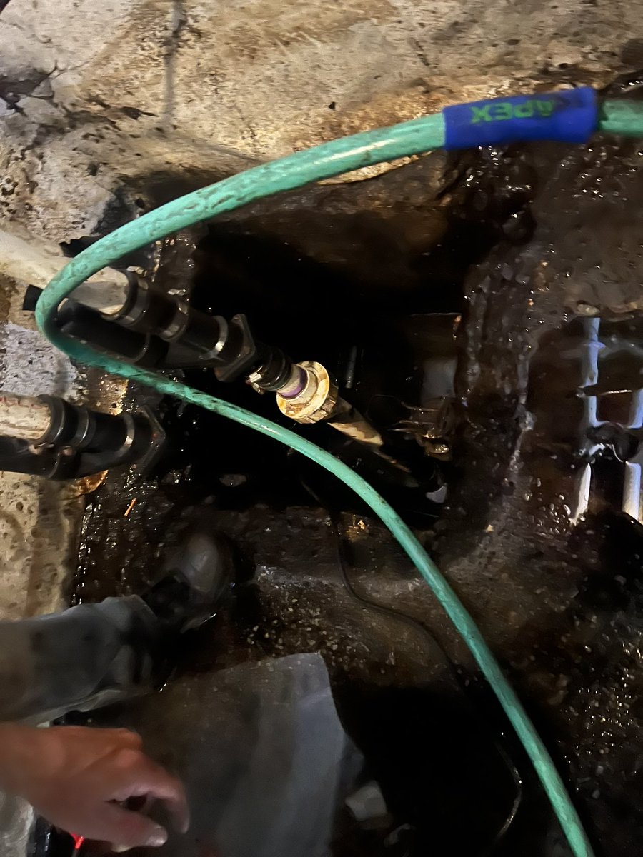 Yooper_Viking's tweet image. Update 3…….
Due to Mrs Yooper’s quick actions, the new sump pump came in today!
Old one out, new one in so quick I couldn’t do a video 😂
Took some brute force and a pipe wrench to swap the pvc piping to the new pump 💪