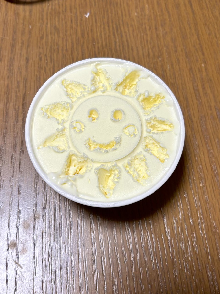 DynamiteNaoki's tweet image. 蓋を開けた時の形がお題になる“アイス彫刻”を毎回やって遊んでる。
最初のは太陽アイス☀️
次のは亀アイス🐢