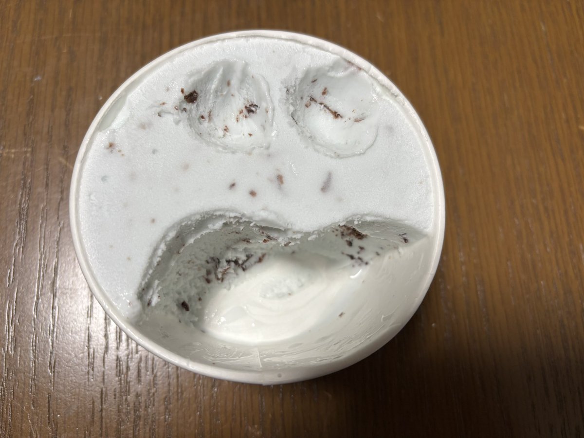 DynamiteNaoki's tweet image. 蓋を開けた時の形がお題になる“アイス彫刻”を毎回やって遊んでる。
最初のは太陽アイス☀️
次のは亀アイス🐢