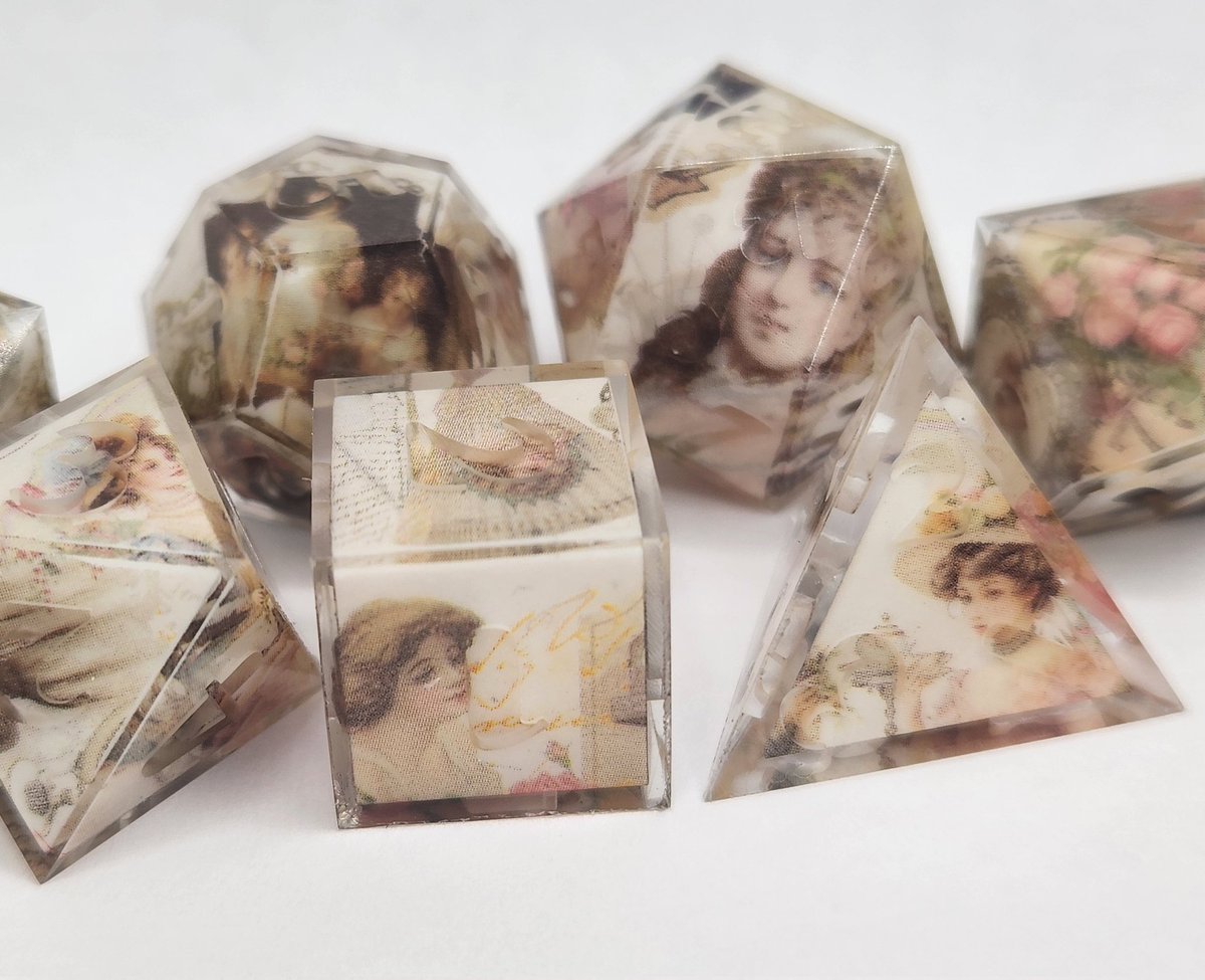 Sinnamon_Dice's tweet image. Her Grace Dice Set
#dnd #ttrpg #handmadedice #dice #dungeonsanddragons