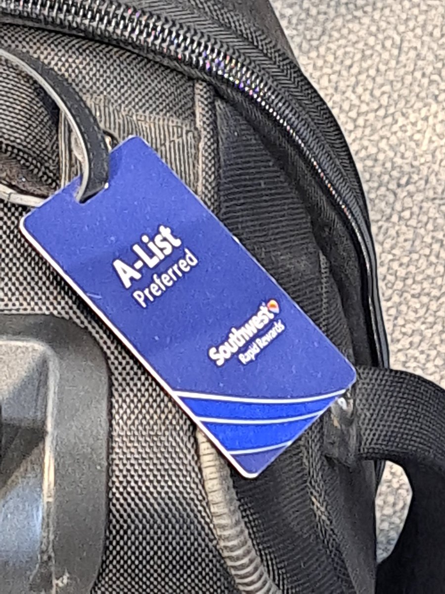 tanline691's tweet photo. @SouthwestAir this is cool for showing dedication as a A-list preferred member. Whete can I get some for my luggage? https://t.co/XhJzQKSJQr