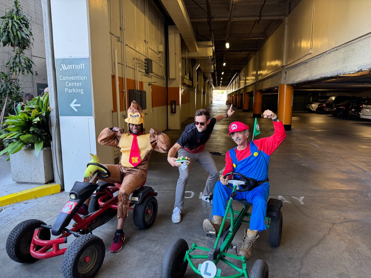 ericmtapper's tweet image. Met my heroes at #SDCC today!