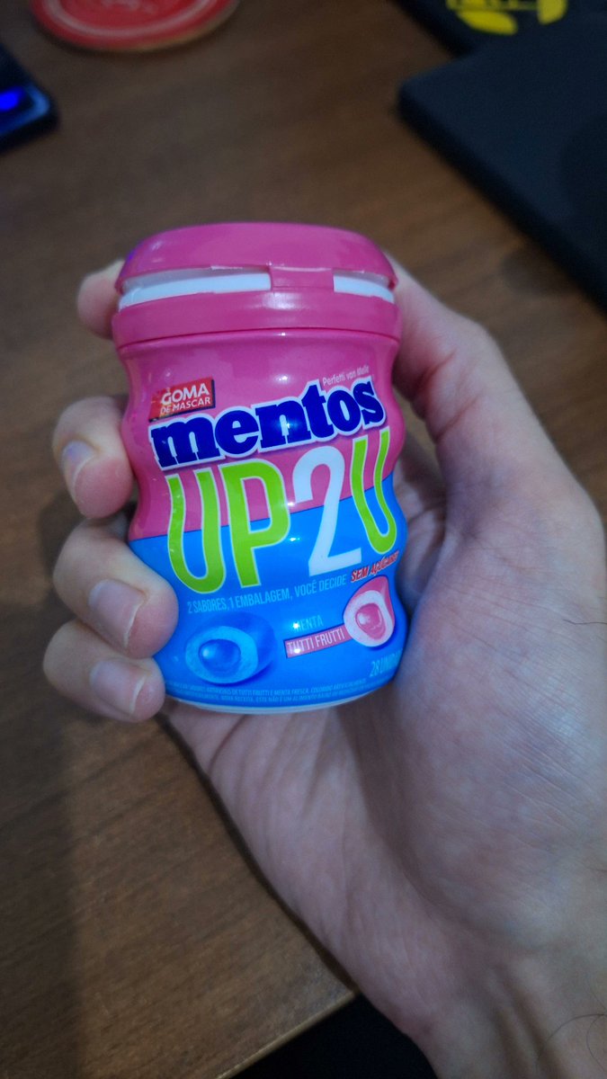 adriano_pinto's tweet image. comprei essa que é metade menta e metade frutti frutti e adivinhem qual meu critério de escolha

1) o sabor que tô com vontade
2) aleatoriamente 
3) o sabor que parece que tem mais, pra deixar o número equilibrado e não faltar pro dia que eu quiser um específico