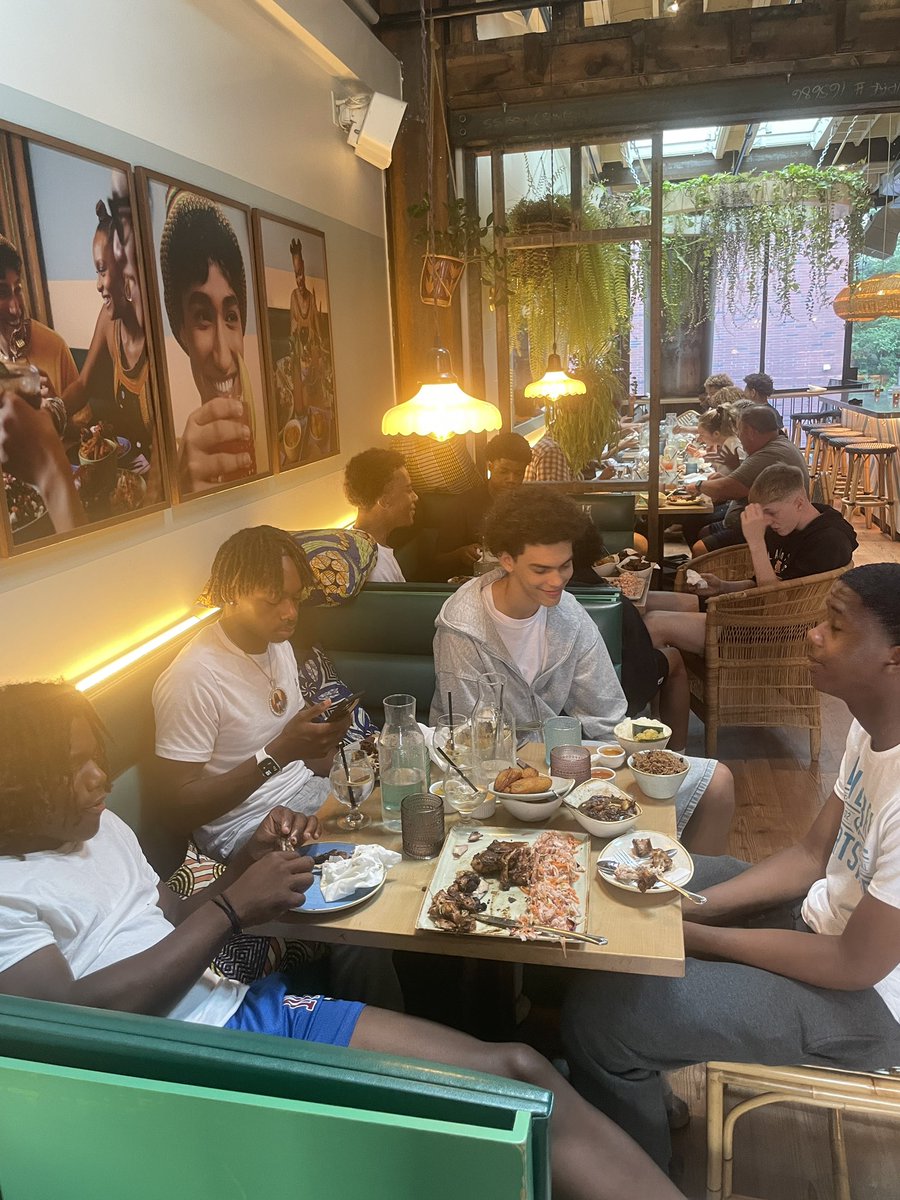 SDFbasketball's tweet image. School Days in Toronto
• Caught a pro run at TMU
• Jamaican food at Chubby’s
• Graffiti Alley