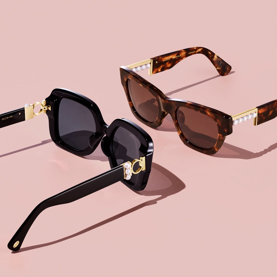 TASAKI_JP's tweet image. 「balance (バランス)」の美学を宿すアイウェアを、この夏の相棒に。
TASAKI × EYEVANの特別な一本が、あなたの横顔に洗練とインパクトを刻んで。
#TASAKIxEYEVAN
bit.ly/4eWP15q