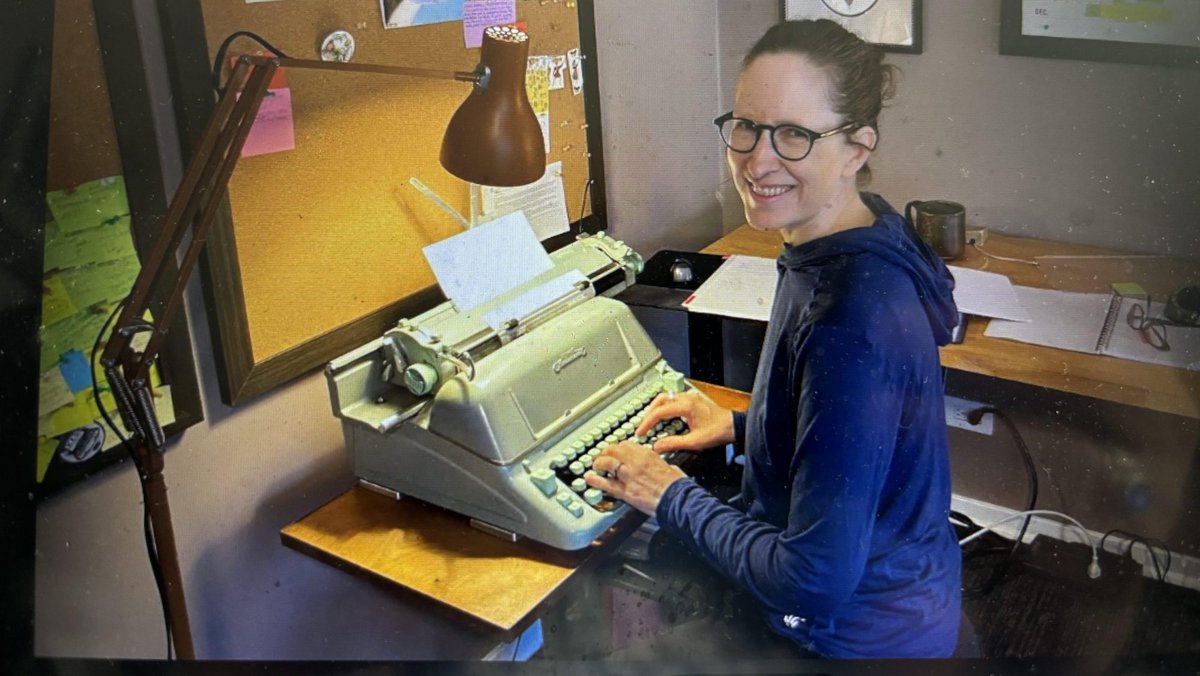 EvanstonNow's tweet image. Just my type(writer) dlvr.it/TM5rRh