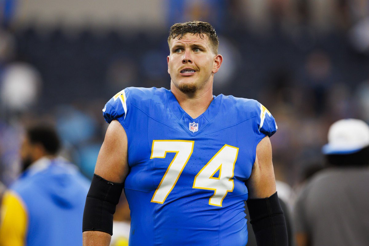 SleeperTBBUCS's tweet image. 🚨 BREAKING NEWS 🚨
Per @JCAllenNFL the Bucs have signed OT Tyler McLellan and they’ve waived T Silas Dzansi.
McLellan is 6’8, 355 and was an UDFA with the Chargers in 2024. He missed the entire season after being placed on IR last August #WeAreTheKrewe