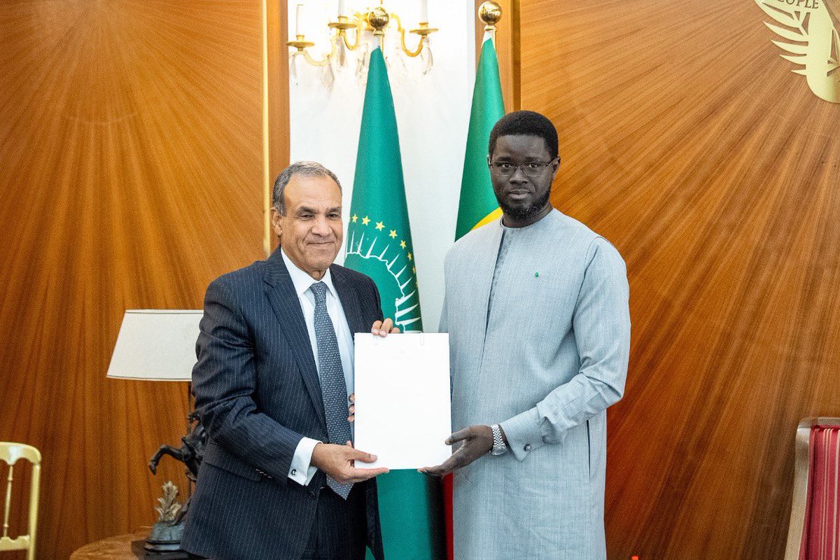 PR_Senegal's tweet image. Le Président @PR_Diomaye a accordé une audience, ce jeudi 24 juillet 2025, à Son Excellence Monsieur Badr Abdelatty, Ministre des Affaires étrangères de la République arabe d’Égypte, en visite officielle à Dakar. Pour plus d’infos ▶️urls.fr/D6vNJo