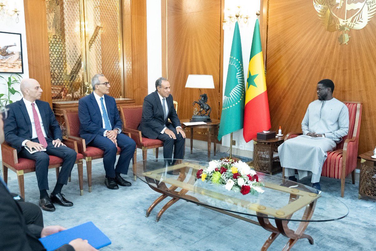 PR_Senegal's tweet image. Le Président @PR_Diomaye a accordé une audience, ce jeudi 24 juillet 2025, à Son Excellence Monsieur Badr Abdelatty, Ministre des Affaires étrangères de la République arabe d’Égypte, en visite officielle à Dakar. Pour plus d’infos ▶️urls.fr/D6vNJo