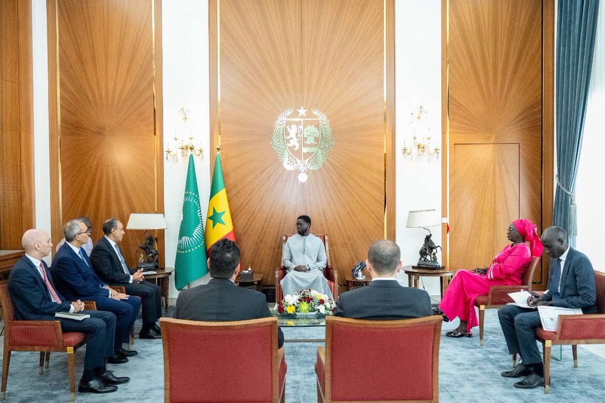 PR_Senegal's tweet image. Le Président @PR_Diomaye a accordé une audience, ce jeudi 24 juillet 2025, à Son Excellence Monsieur Badr Abdelatty, Ministre des Affaires étrangères de la République arabe d’Égypte, en visite officielle à Dakar. Pour plus d’infos ▶️urls.fr/D6vNJo