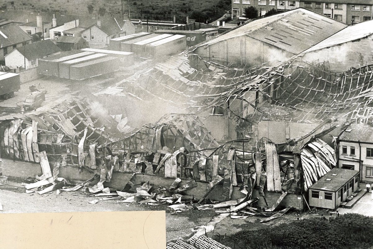 DubFireBrigade's tweet image. #ThrowbackThursday this week is a fire at the old Nokia factory in Finglas July 1987 #tbt
