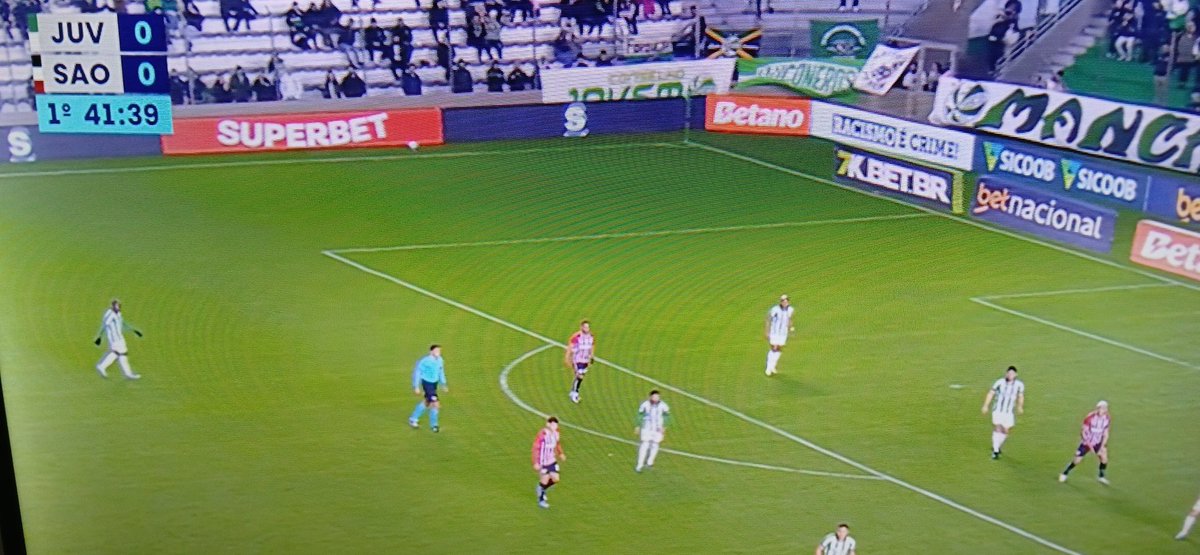 FabioMarceloMa7's tweet image. Juro por Deus, nada contra, muito pelo contrário, mas é irritante para mim a narração de uma voz feminina em jogo de futebol. Me perdoem a sinceridade.