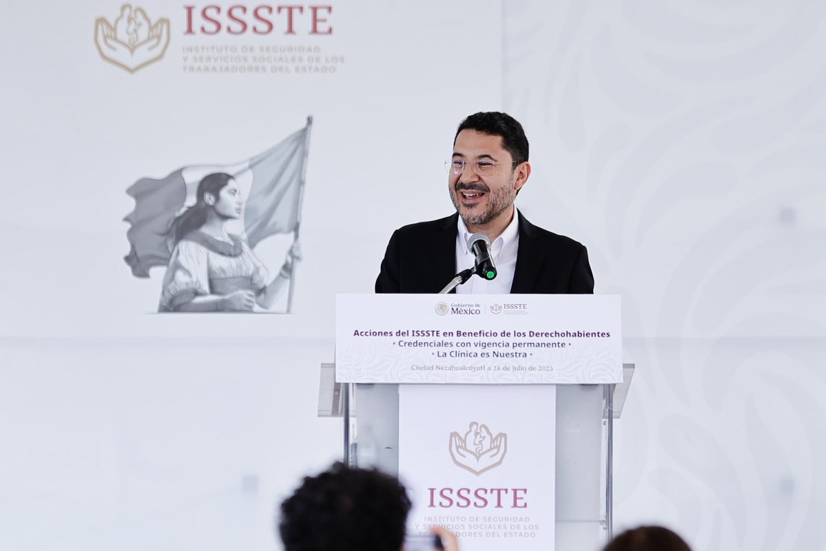 ISSSTE_mx's tweet image. 😉 El director general, @martibatres, supervisó la Clínica de Medicina Familiar “Pantitlán”, donde informó sobre las acciones del Programa #LaClínicaEsNuestra y entregó una nueva ambulancia para traslados programados. 🏥
🤝 Con la participación activa de derechohabientes y del…