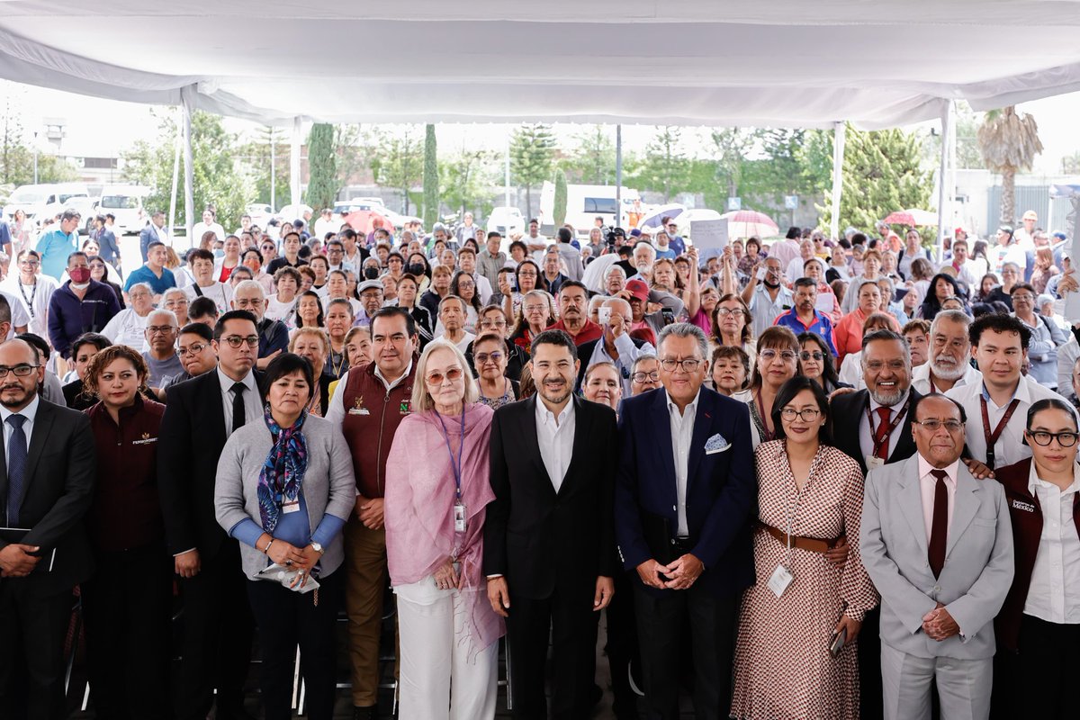 ISSSTE_mx's tweet image. 😉 El director general, @martibatres, supervisó la Clínica de Medicina Familiar “Pantitlán”, donde informó sobre las acciones del Programa #LaClínicaEsNuestra y entregó una nueva ambulancia para traslados programados. 🏥
🤝 Con la participación activa de derechohabientes y del…
