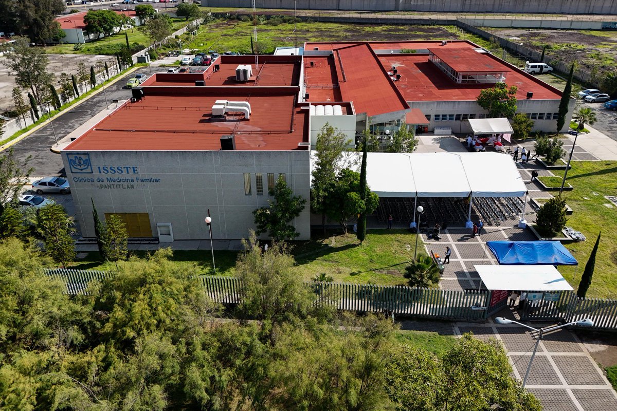 ISSSTE_mx's tweet image. 😉 El director general, @martibatres, supervisó la Clínica de Medicina Familiar “Pantitlán”, donde informó sobre las acciones del Programa #LaClínicaEsNuestra y entregó una nueva ambulancia para traslados programados. 🏥
🤝 Con la participación activa de derechohabientes y del…