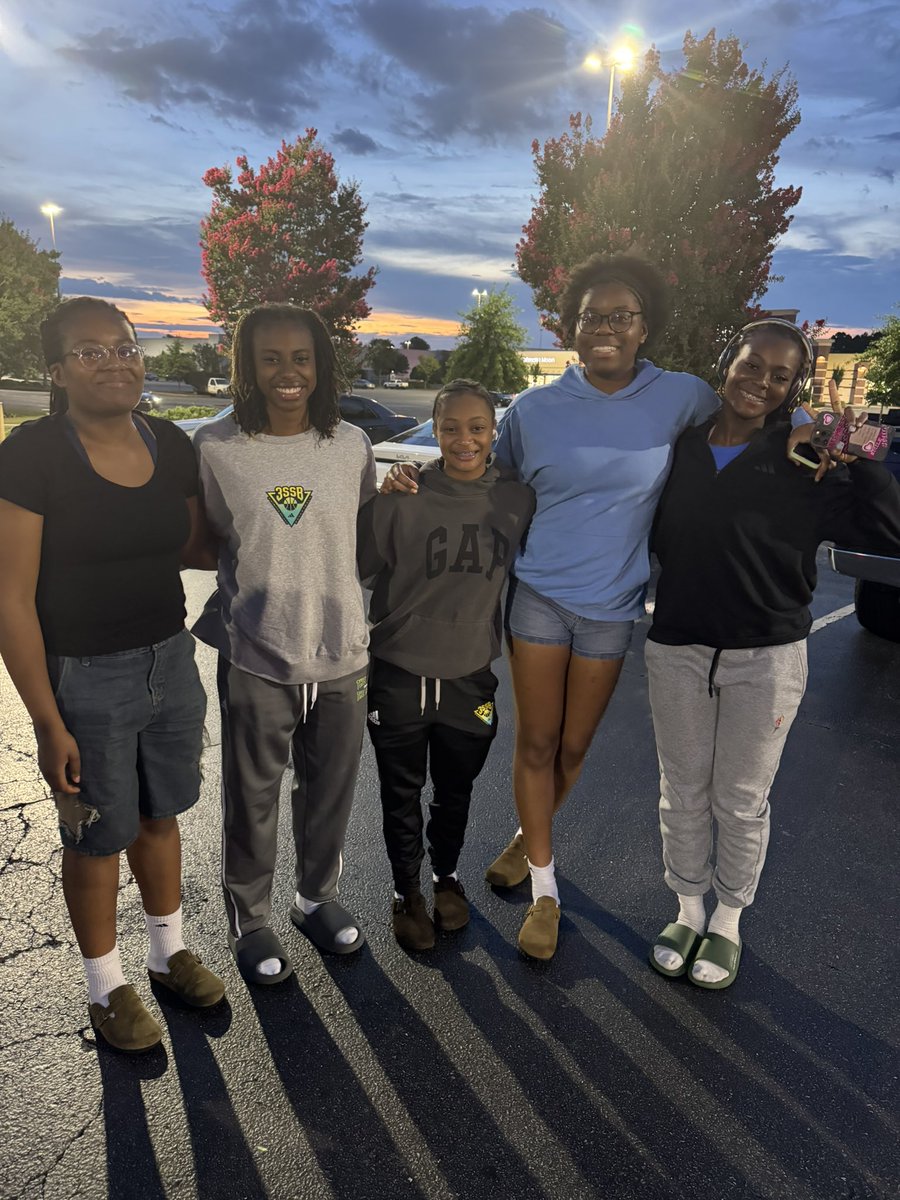 7Grays's tweet image. It’s been a long summer but I do it for them! #ionlyLOVEballers #recruitmykids #iOnlyRaiseBallers