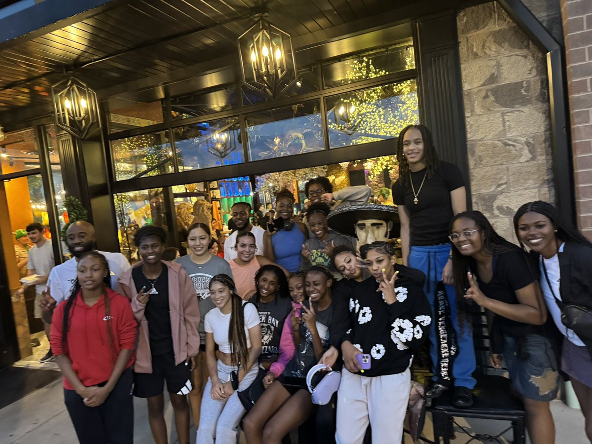 7Grays's tweet image. It’s been a long summer but I do it for them! #ionlyLOVEballers #recruitmykids #iOnlyRaiseBallers