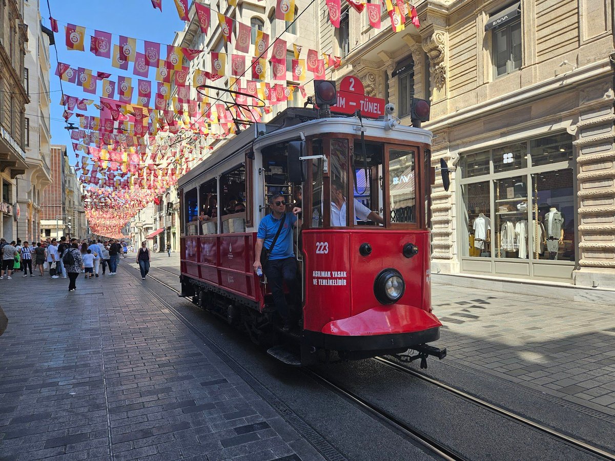 superalbs's tweet image. Just some of the many modes of transit you can use here in Istanbul... 🇹🇷