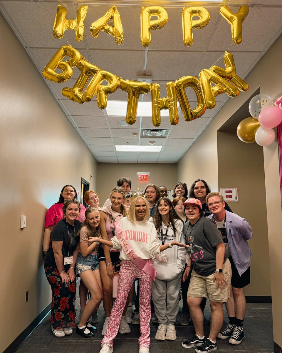 KChenoweth's tweet image. 57 today. Thank God I don’t look a day over 56!! 🩷🎈Thanks for all the birthday love, y’all!!
