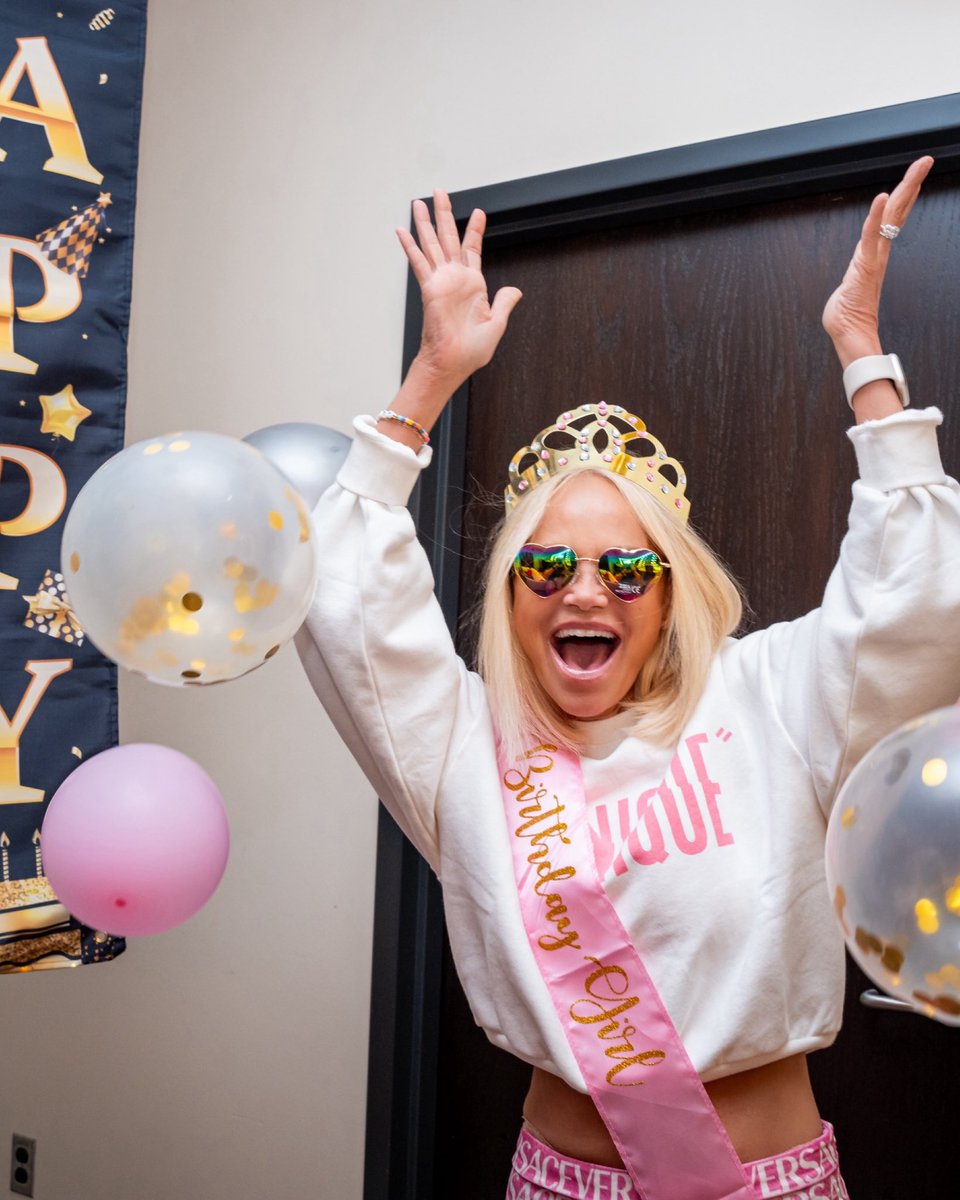 KChenoweth's tweet image. 57 today. Thank God I don’t look a day over 56!! 🩷🎈Thanks for all the birthday love, y’all!!
