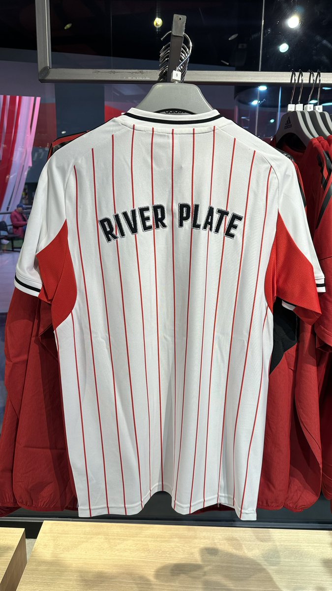 LeaVaquila's tweet image. ✅ EN STOCK 🔝
Remera US Pack 🇺🇸 en el adidas del Museo River
Talles: S M L XL
Precio: $129.999