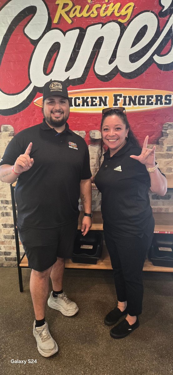 ItsCoachCC's tweet image. 🐾🐾🐔🐔So excited about this connection for #SEGUINNATION athletics!! @JuanSeguinHS @AISD_ATH @blin_jr #BiggerThanMe @Seguin_cougars 🐾🐾🐾💪🏾💪🏾💪🏾🐔🐔