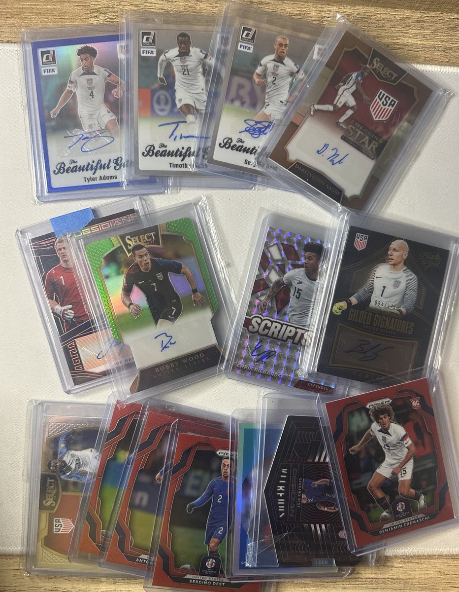 Card_Slayer819's tweet image. Small Mailday 

Think I’m done buying till SoCo starts