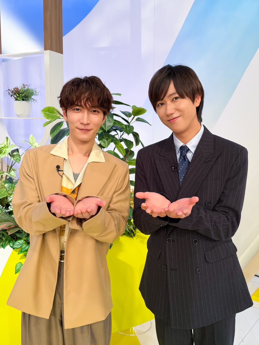 ZIP_TV's tweet image. おはようございます☀
今朝の #ZIP! は
本日公開の映画
「#事故物件ゾク 恐い間取り」から
#SnowMan #渡辺翔太 さんが生出演中です✨️👻
金曜パーソナリティー #阿部亮平 さんとのやりとりに注目💙💚
番組の最後までご一緒いただきます!