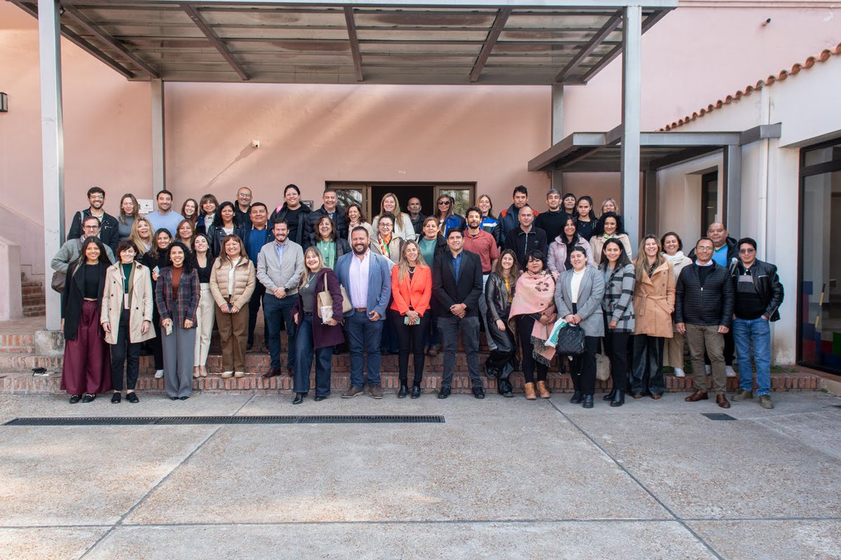 ¡La Digitalización del Estado ya está en acción! 🚀
Junto a la Subsecretaría de RRHH, recibimos a <a href="/nutco2015/">Nutco</a> , expertos europeos con experiencia en más de 500 gobiernos, especialmente en España. Para analizar casos concretos de Transformación Digital