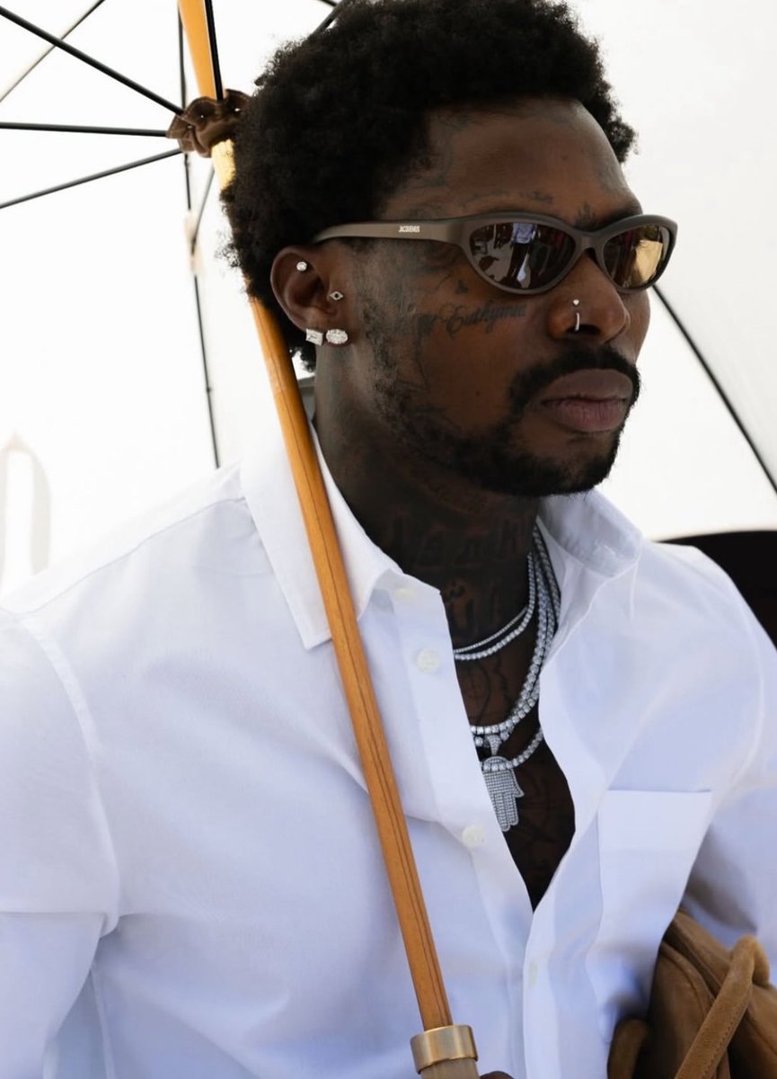 🚨ASAKE (2025)

— “WHY LOVE”
— “CHE CHE” > YOUNG JONN
— “99” > OLAMIDE 
— “GOLD” > J HUS
— “BADMAN GANGSTA” FT. TIAKOLA 🆕

INSANE MOTION! ✨🪖