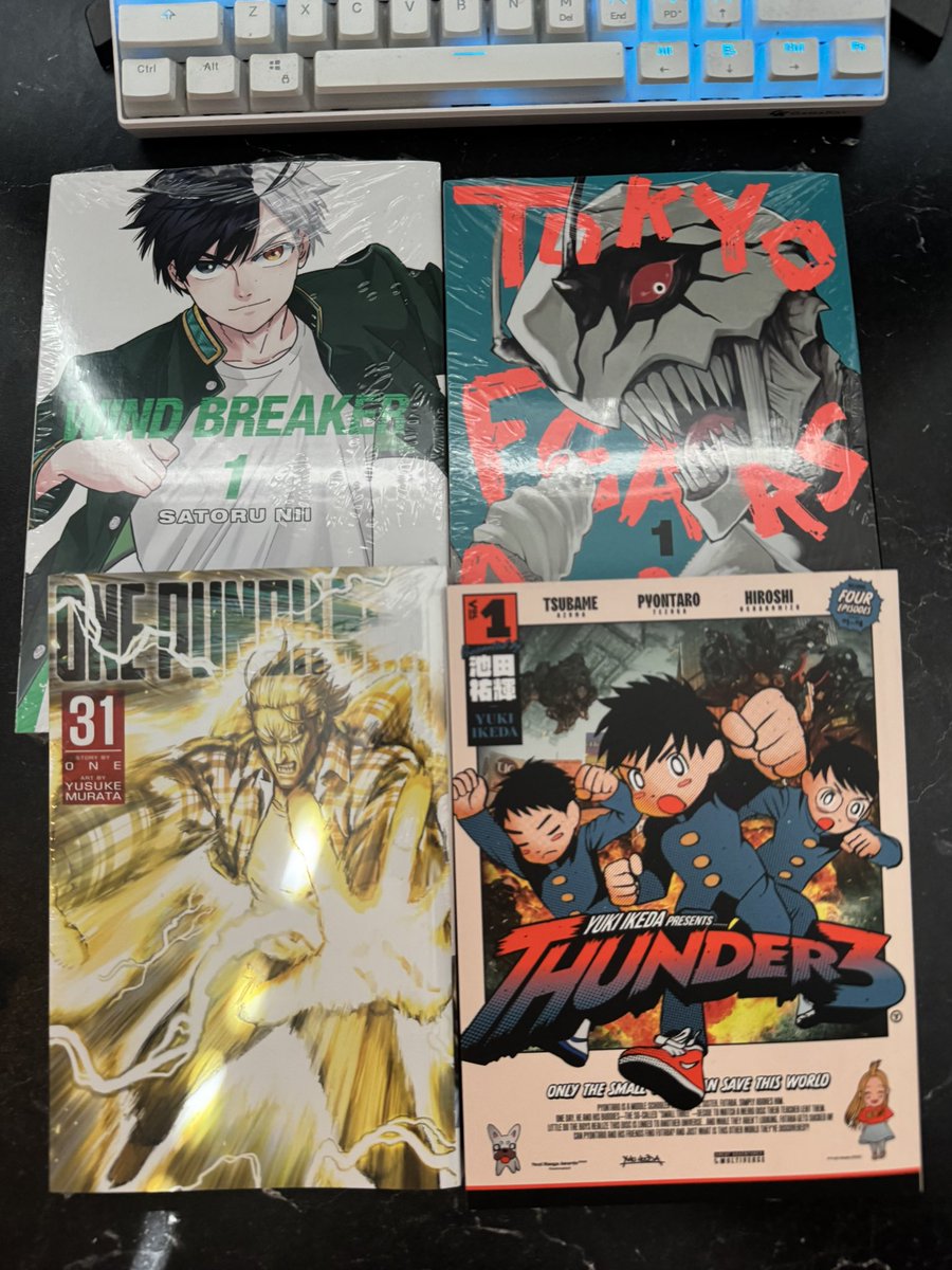 Th3MangaAddict's tweet image. Kinokuniya pick ups🫡
I’ve had these on hold for like 2 weeks now🤣