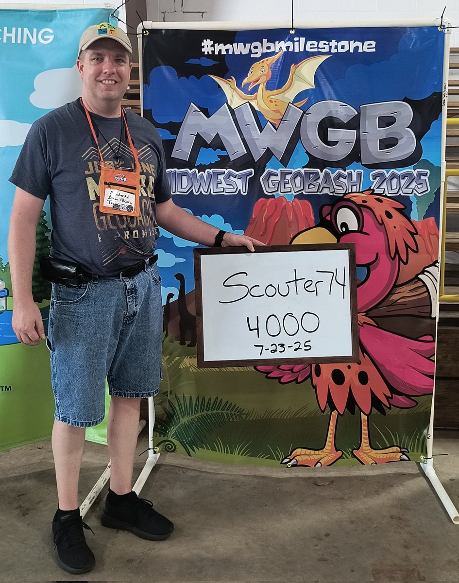 I logged my 4000th <a href="/GoGeocaching/">Geocaching</a> at the Midwest Geobash Welcome Party!
