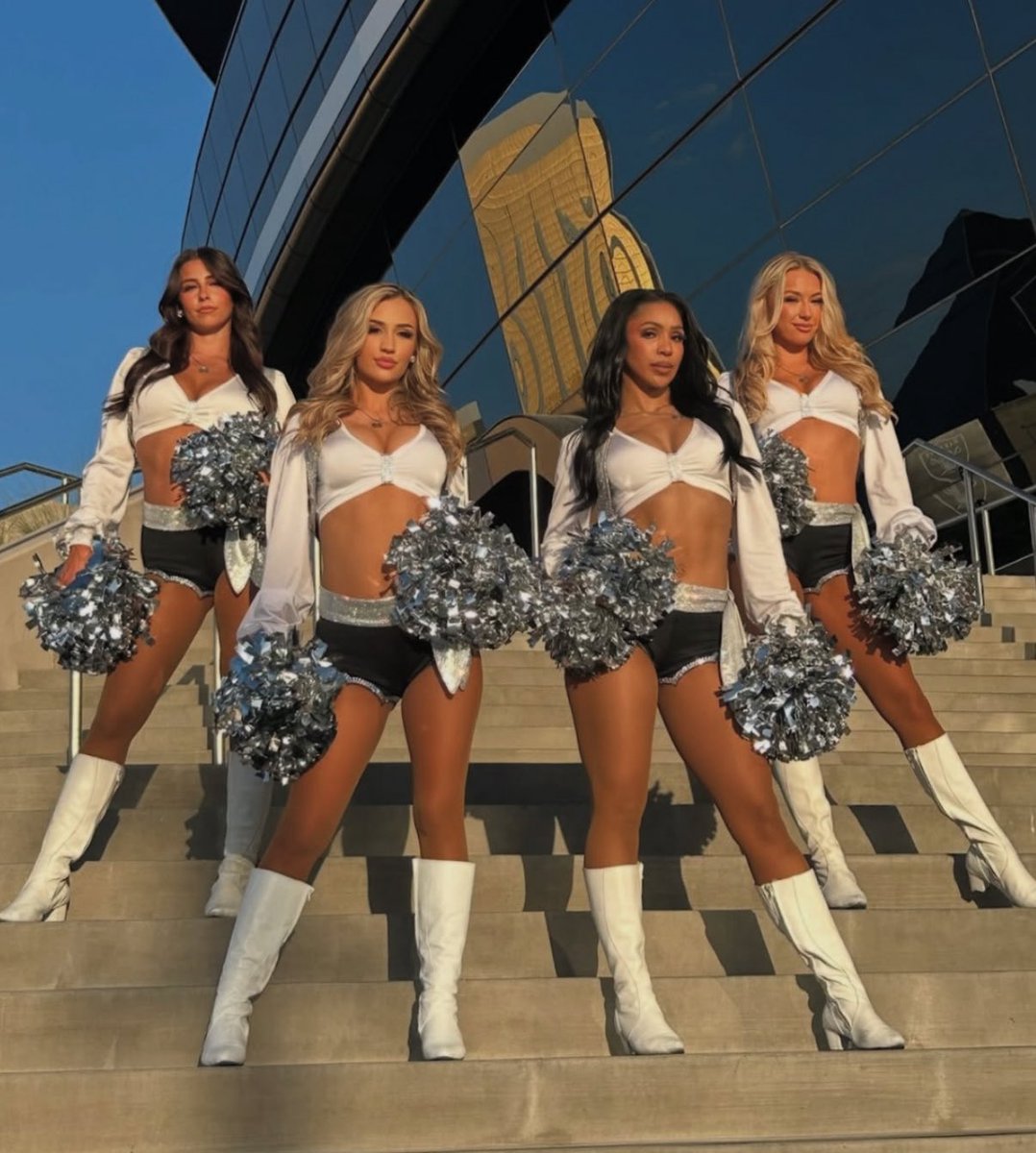 RaideretteDaily's tweet image. Steppin’ up ⬆️✨🤍
#RaiderNation | @AllegiantStadm