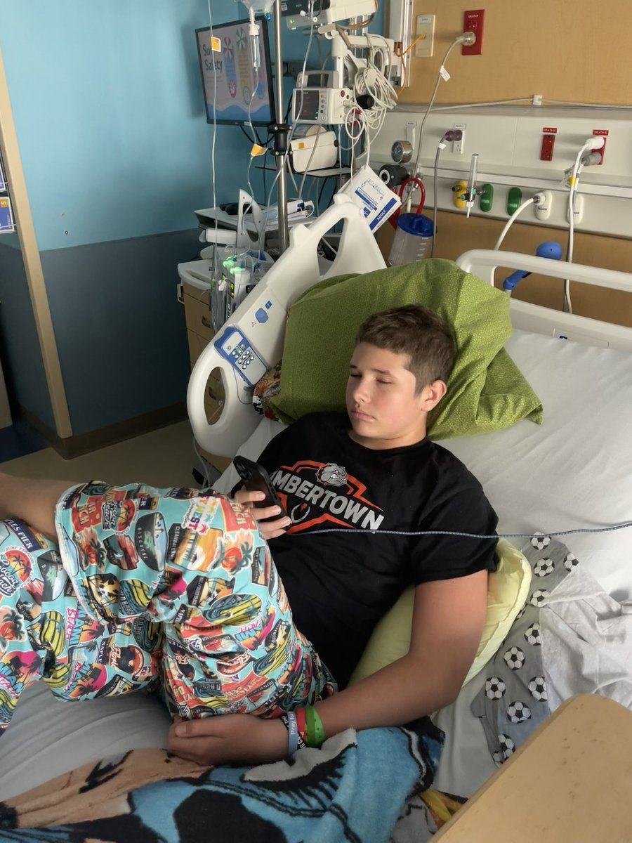 Qb1Tyler's tweet image. Day 4 of chemo, aside from missing my dog I feel great 🙏
#tylerstrong
