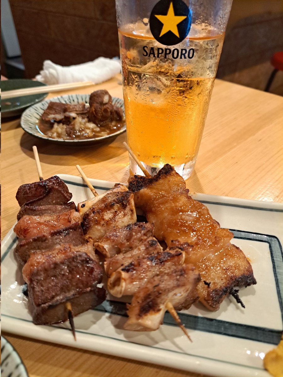 yakiton_hunter's tweet image. 昨夜の吉祥寺はらわた
チレ・のど・アブラ
どれも希少部位をこれも珍しい
キイロで頂きました。
写真奥の煮込みも美味しかった。
華金の本日も宜しくお願いします。