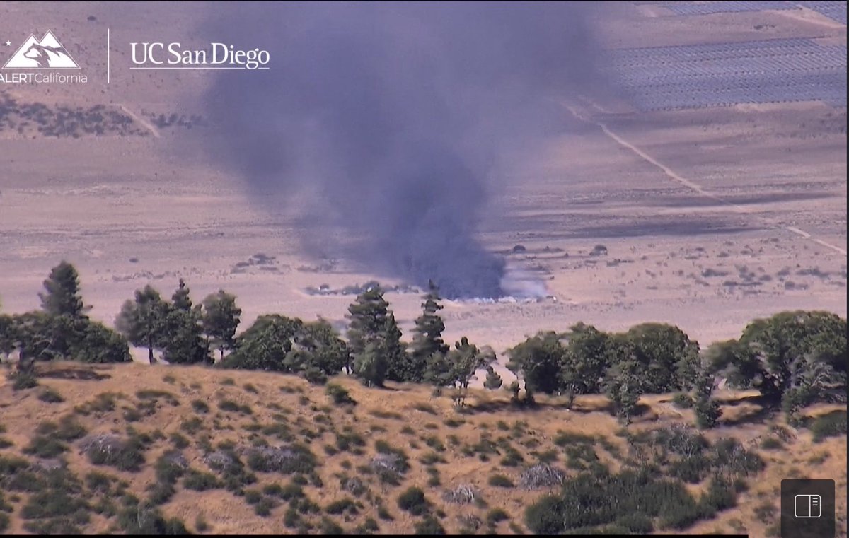 Angeles_NF's tweet image. #PortalFire  Angeles NF firefighters are assisting the Los Angeles County Fire Department with a brush fire near Three Points Road x State Highway 138.

LACoFD reports 1/2-1 acre of brush.

Media inquires to @LACoFDPIO