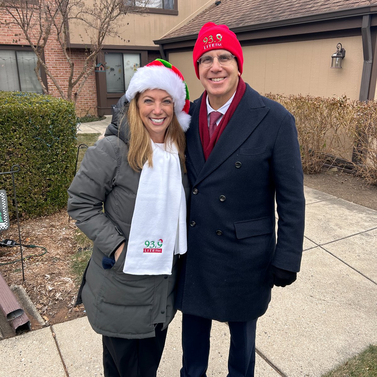ankinlaw's tweet image. Let's celebrate #NationalCousinsDay with this picture of two cousins we know very well - Howard & @melissaforman of @LITEFMChicago!