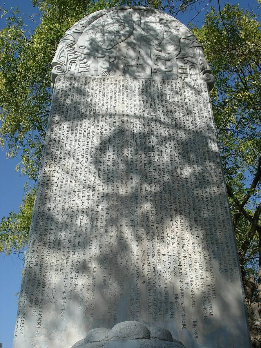 gariboghlu's tweet image. Ən qədim türk TÖRƏsi: Bilgə Xaqan kitabəsi.
1. Tanrı təkdir.
2. Hər kim Tanrıdan qut almaq istəyirsə, başqasına yalvarmasın.
3. Bir ölkə, bir Xaqan, bir Tanrı.
4. Bir qına iki qılınc girməz. Bir xatun iki ərə gedə bilməz və bir ulusda iki törə ola bilməz. Törə təkdir. Törə qəti…