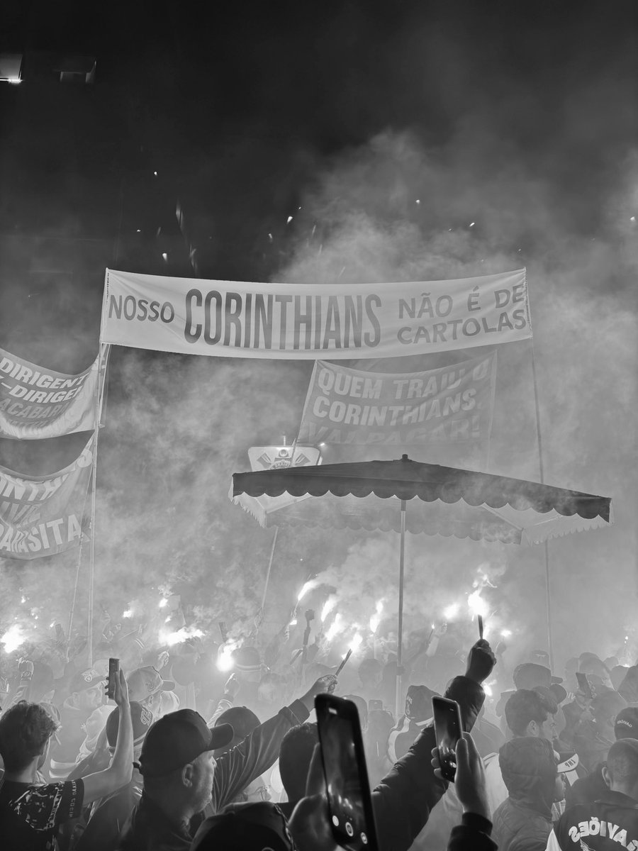 Nosso CORINTHIANS não é de cartolas 

Quem traiu o Corinthians, vai pagar!