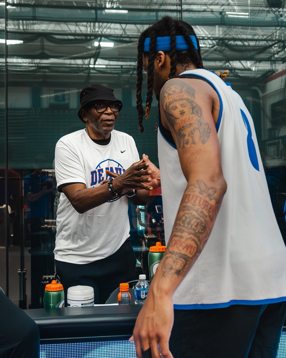 DePaulHoops's tweet image. Putting in work with the ultimate vets💪
Several Blue Demon alumni were back in the gym today—sharing stories, dropping wisdom and getting some reps with our 2025 squad!