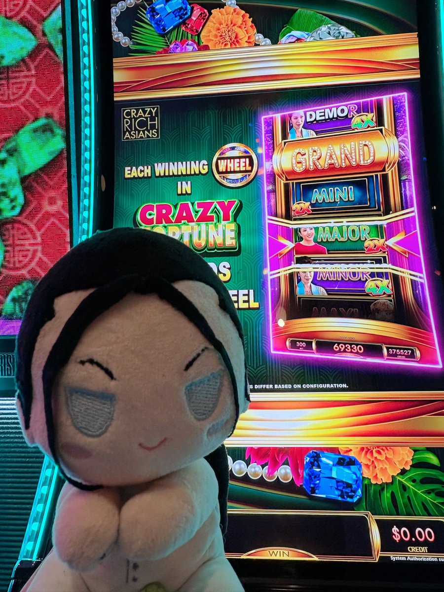 plushgarden's tweet image. Husband took me to a casino resort for my birthday week. It’s my first time in a casino, I feel like I’m at a grown up Chuck E. Cheese helppp