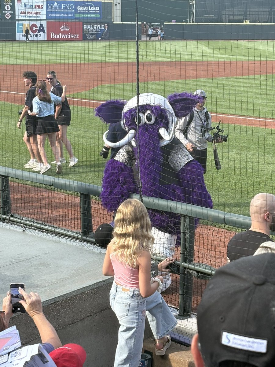 Jonathan Mayo (@jonathanmayo) on Twitter photo Still thinking about how much fun the #moonmammoths game was <a href="/erie_seawolves/">Erie SeaWolves</a> last week - outstanding job by <a href="/iamjohnoliver/">John Oliver</a> and <a href="/LastWeekTonight/">Last Week Tonight</a> … but it really struck me that without the amazing <a href="/MiLB/">Minor League Baseball</a> coverage by <a href="/bensbiz/">Benjamin Hill</a> over the years, none of this would have happened. Still thinking about how much fun the #moonmammoths game was <a href="/erie_seawolves/">Erie SeaWolves</a> last week - outstanding job by <a href="/iamjohnoliver/">John Oliver</a> and <a href="/LastWeekTonight/">Last Week Tonight</a> … but it really struck me that without the amazing <a href="/MiLB/">Minor League Baseball</a> coverage by <a href="/bensbiz/">Benjamin Hill</a> over the years, none of this would have happened.